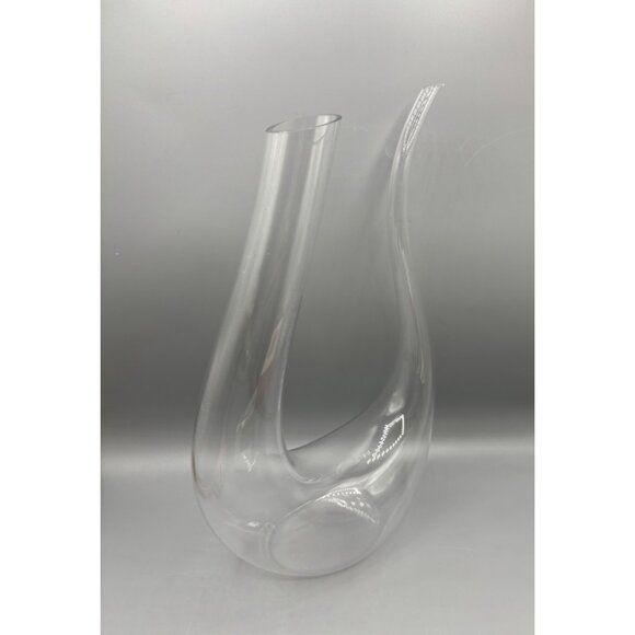 U Shaped Glass Wine Decanter Pitcher With Elegant Curved Design - Picture 3 of 6